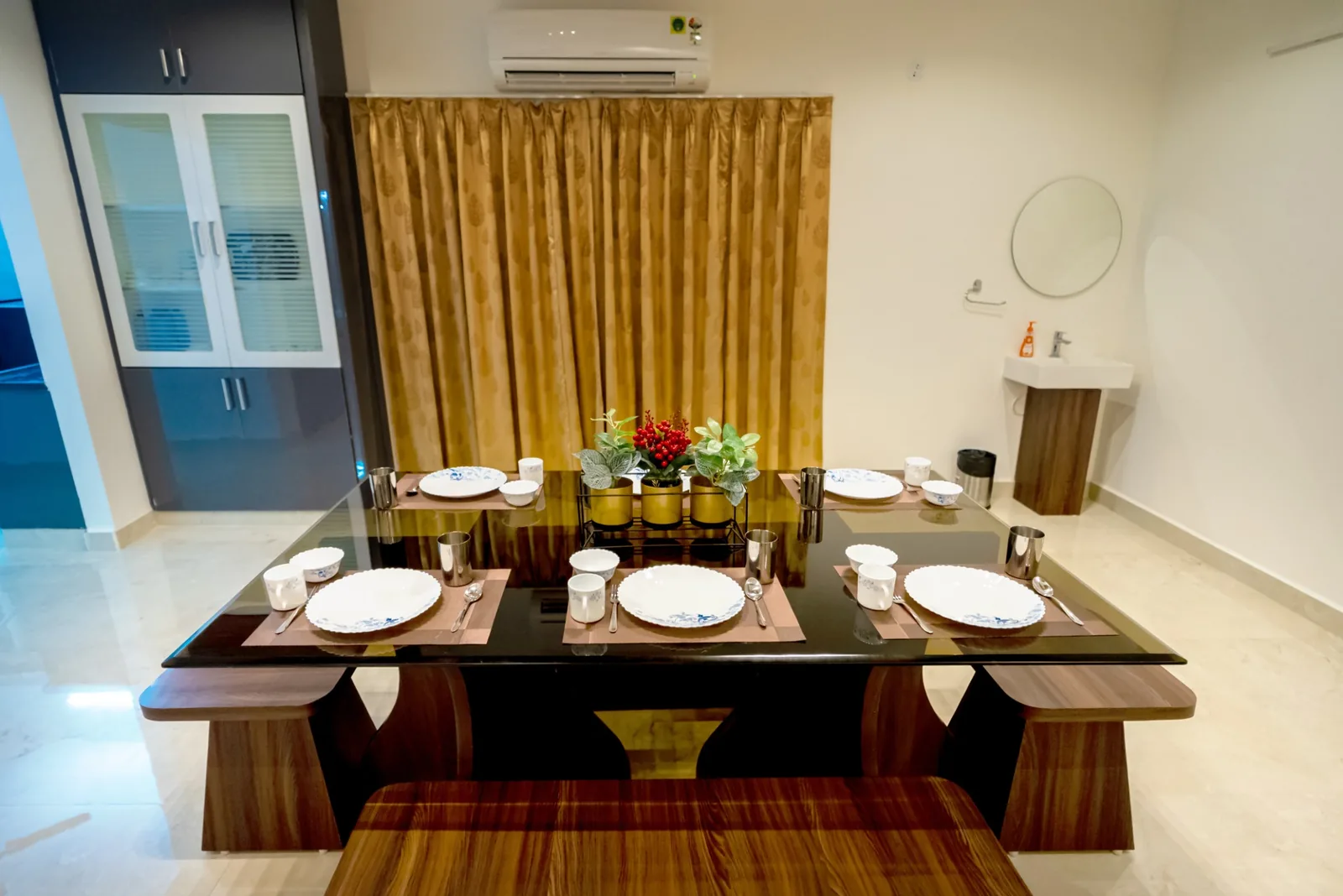 Mahas Vrindavan dining area